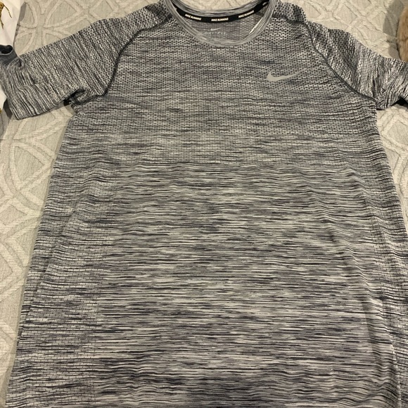 nike flyknit shirt